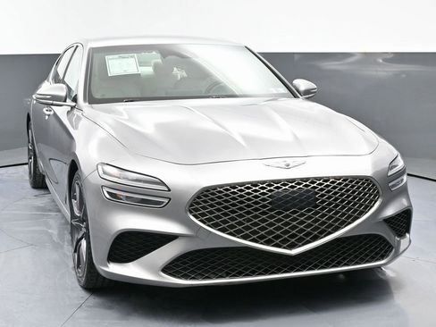 Used 2023 Genesis G70 2.0T image 4