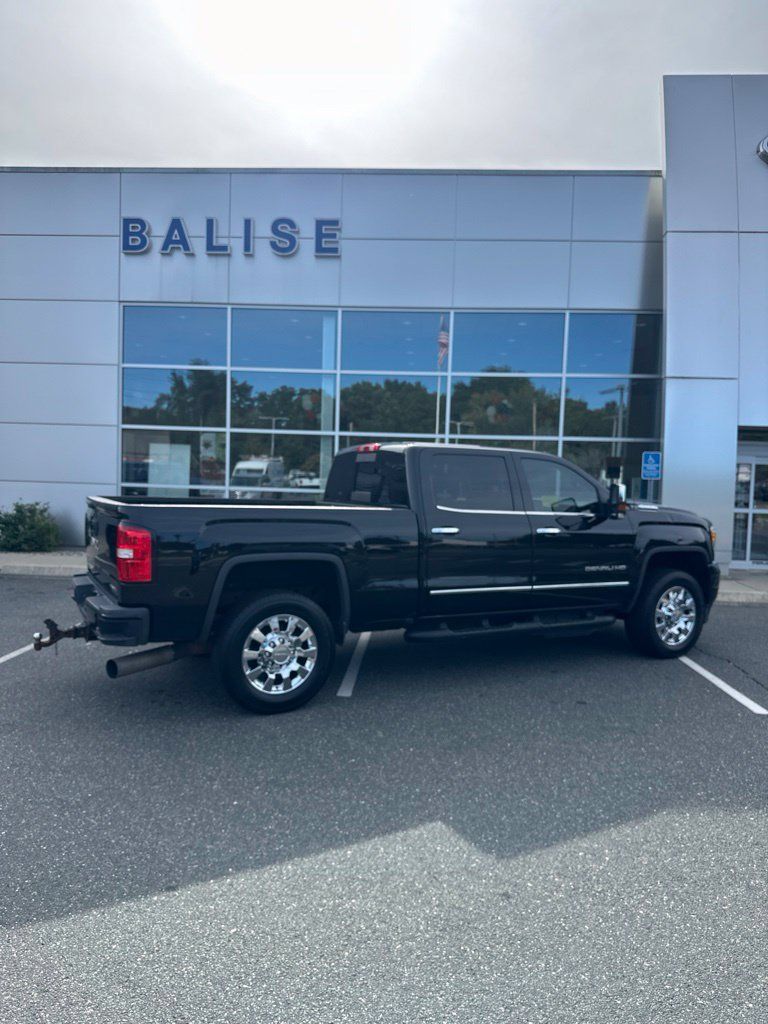 Used 2017 GMC Sierra 2500 Denali w/ Duramax Plus Package AWD/4WD image 5