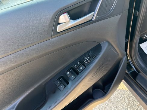 Used 2018 Hyundai Tucson SE w/ Cargo Package image 12