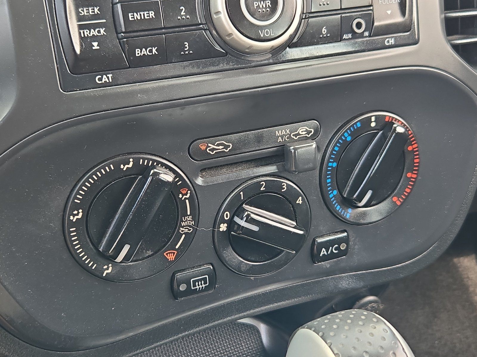 Used 2014 Nissan Juke S FWD image 17