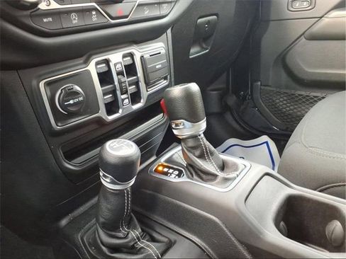 Used 2018 Jeep Wrangler Unlimited Sahara w/ Cold Weather Group image 19