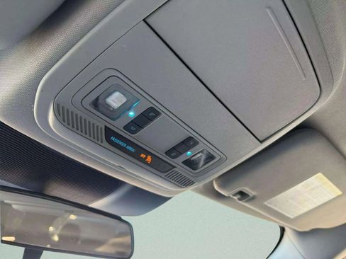 Used 2021 Ford Explorer XLT w/ Equipment Group 202A image 31