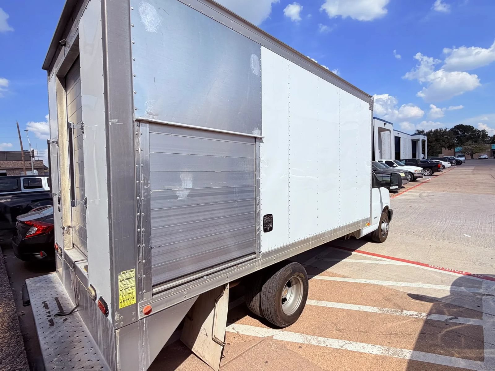 Used 2016 Chevrolet Express 4500 RWD image 5