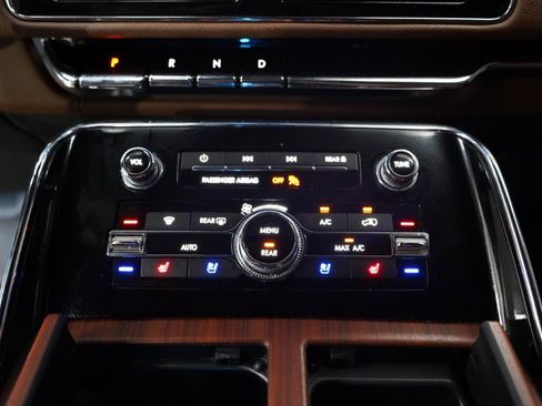Used 2024 Lincoln Navigator L Reserve AWD/4WD image 20
