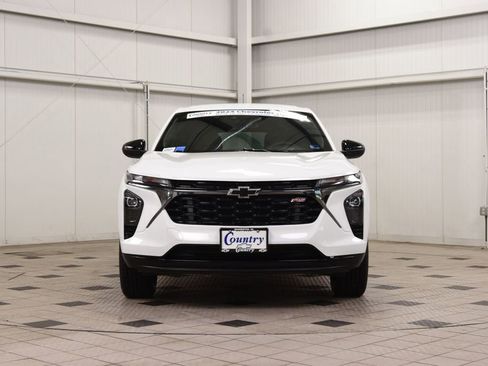 Used 2024 Chevrolet Trax RS FWD image 2