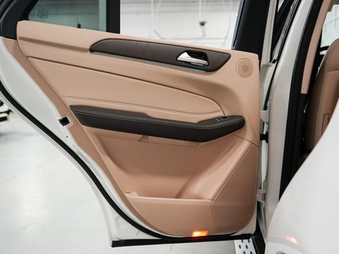 Used 2019 Mercedes-Benz GLE 43 AMG 4MATIC w/ Premium 2 Package image 21