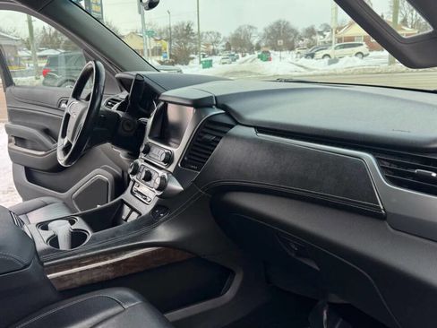 Used 2018 Chevrolet Suburban LT image 25