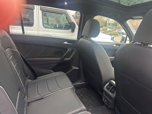 Used 2022 Volkswagen Tiguan SEL R-Line image 8