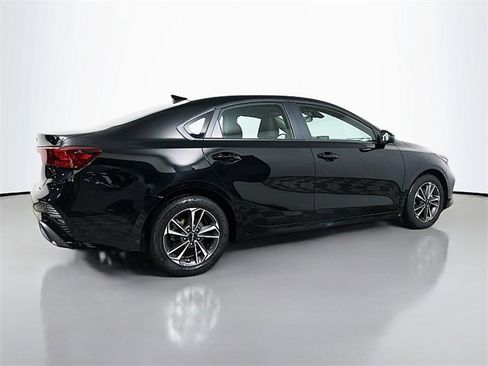 Used 2024 Kia Forte LXS w/ LXS Technology Package image 7