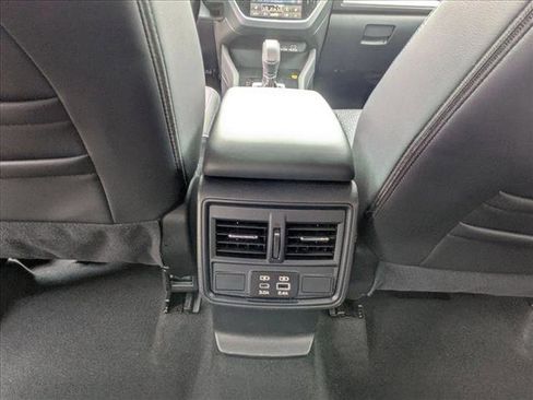 Used 2025 Subaru Forester Premium AWD/4WD image 13
