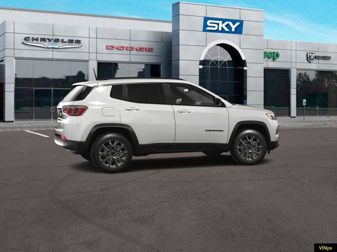 New 2026 Jeep Compass Latitude image 18
