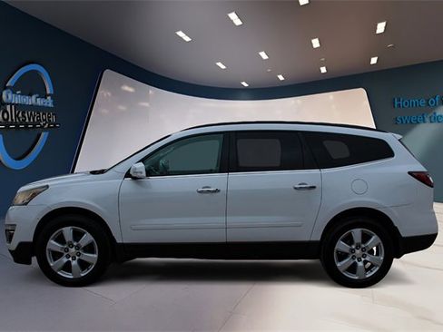 Used 2016 Chevrolet Traverse LT w/ Style and Technology Package image 7