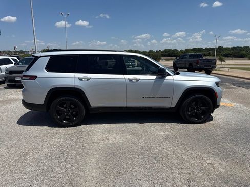 Used 2023 Jeep Grand Cherokee L Laredo AWD/4WD image 8