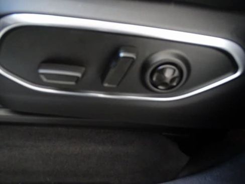 Certified 2025 Jeep Wagoneer Base image 3