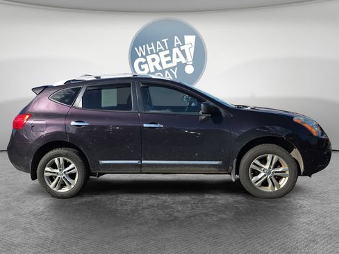 Used 2015 Nissan Rogue S w/ Convenience Package AWD/4WD image 2