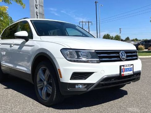 Used 2020 Volkswagen Tiguan SEL w/ 3rd Row Seat Package AWD/4WD image 57