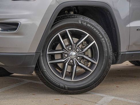 Used 2018 Jeep Grand Cherokee Limited image 2