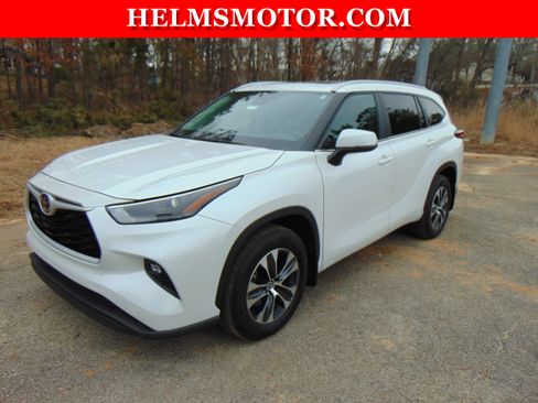 Used 2025 Toyota Highlander XLE image 6