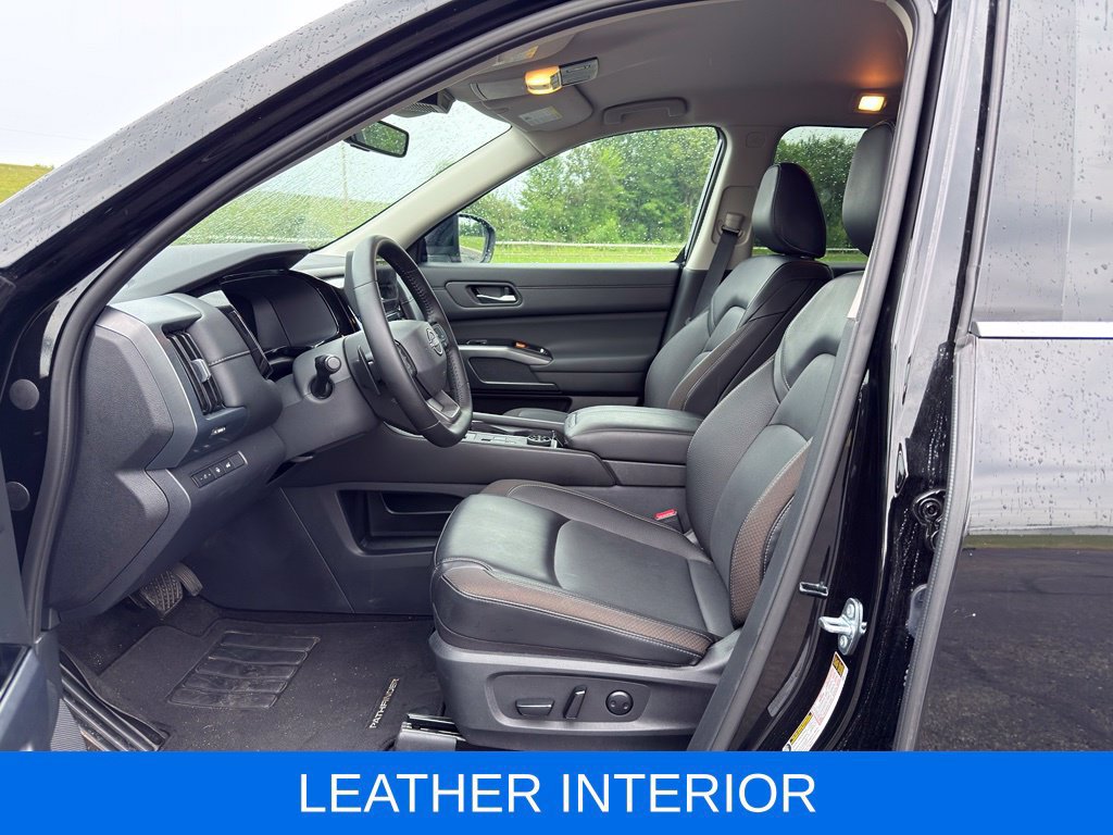 Used 2026 Nissan Pathfinder SL AWD/4WD image 2