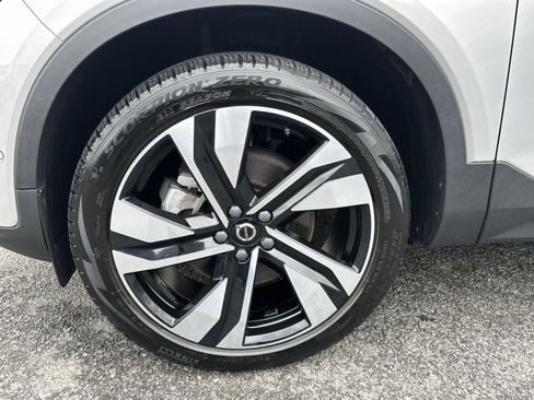 Used 2023 Volvo XC40 B5 Plus w/ Protection Package Premier AWD/4WD image 20