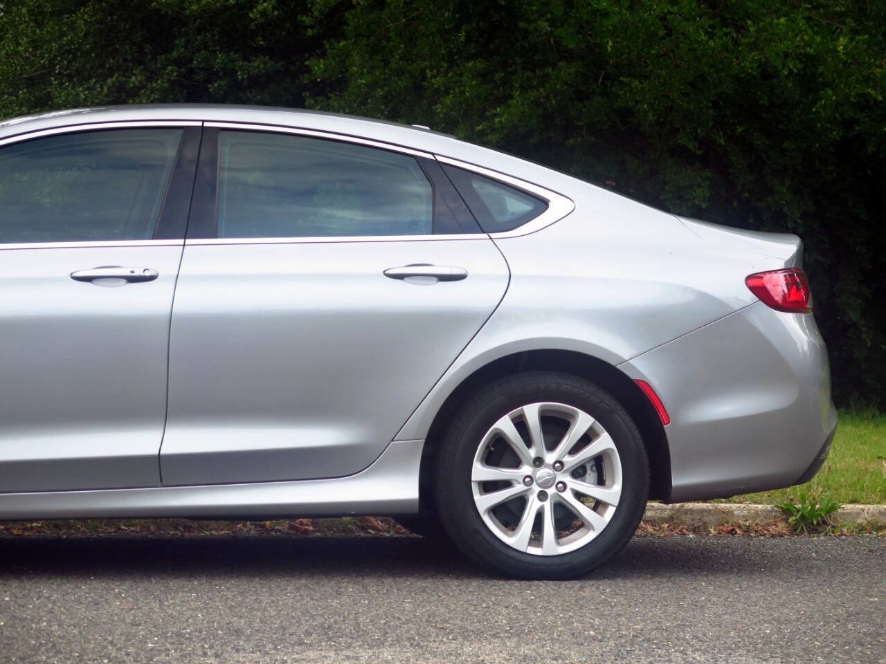 Used 2015 Chrysler 200 Limited w/ Convenience Group FWD image 30