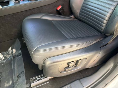 Used 2025 Land Rover Discovery Sport S image 37