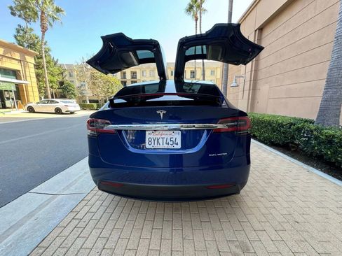 Used 2018 Tesla Model X 75D AWD/4WD image 6