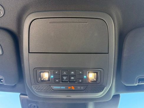 Used 2024 Ford Explorer King Ranch w/ Technology Package image 27