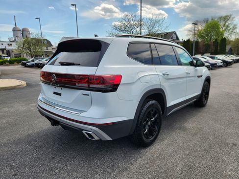 Used 2025 Volkswagen Atlas Peak Edition SE image 4