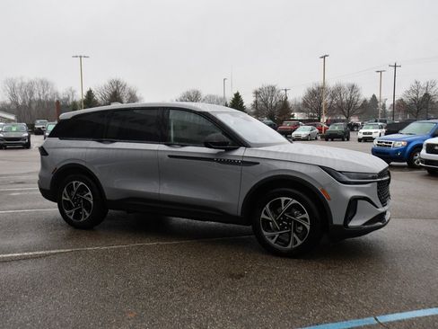 Used 2026 Lincoln Nautilus Premier w/ Jet Appearance Package image 8