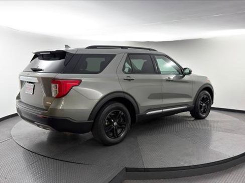 Used 2020 Ford Explorer XLT w/ Equipment Group 202A RWD image 8