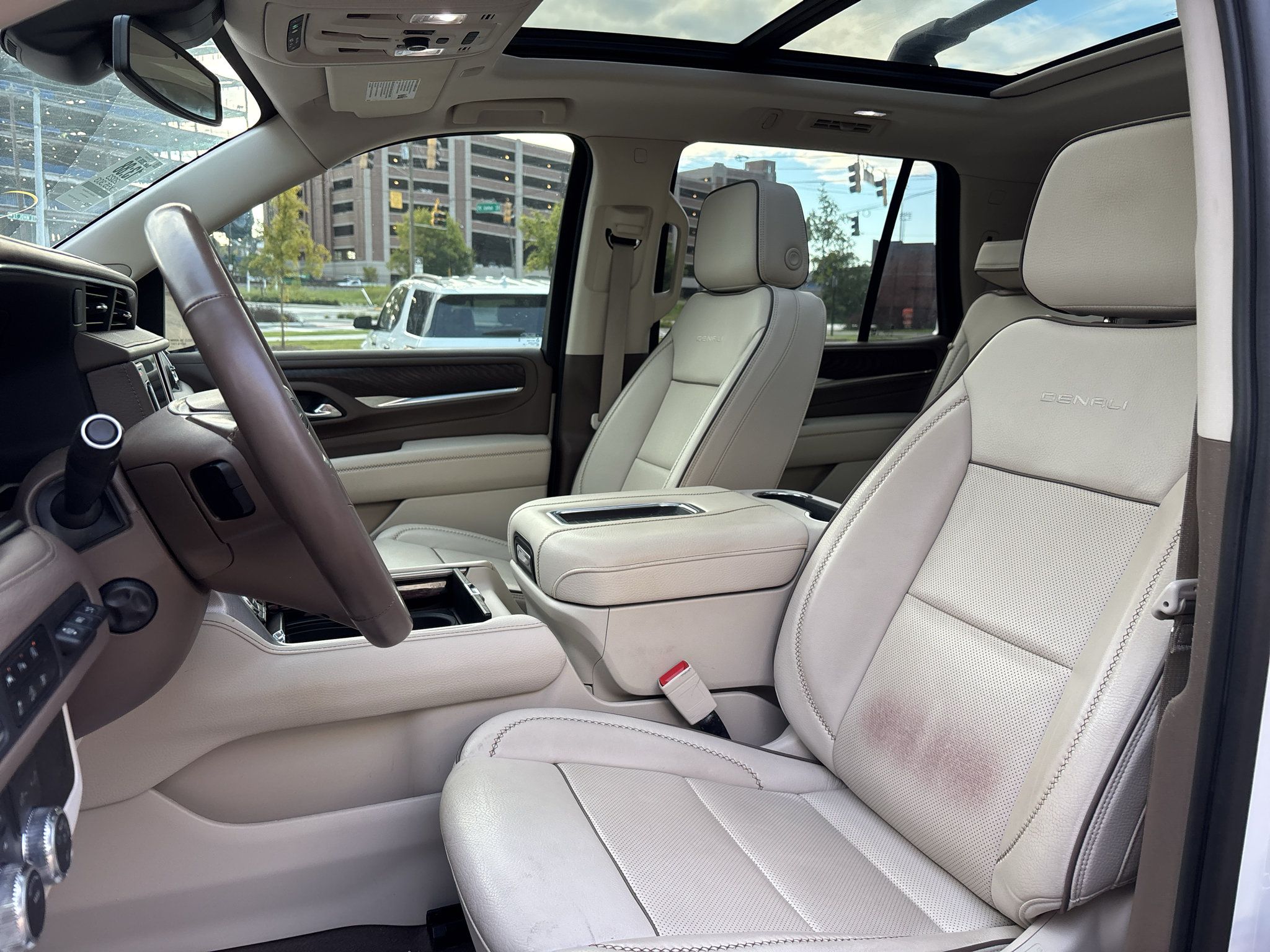Used 2023 GMC Yukon Denali AWD/4WD image 12