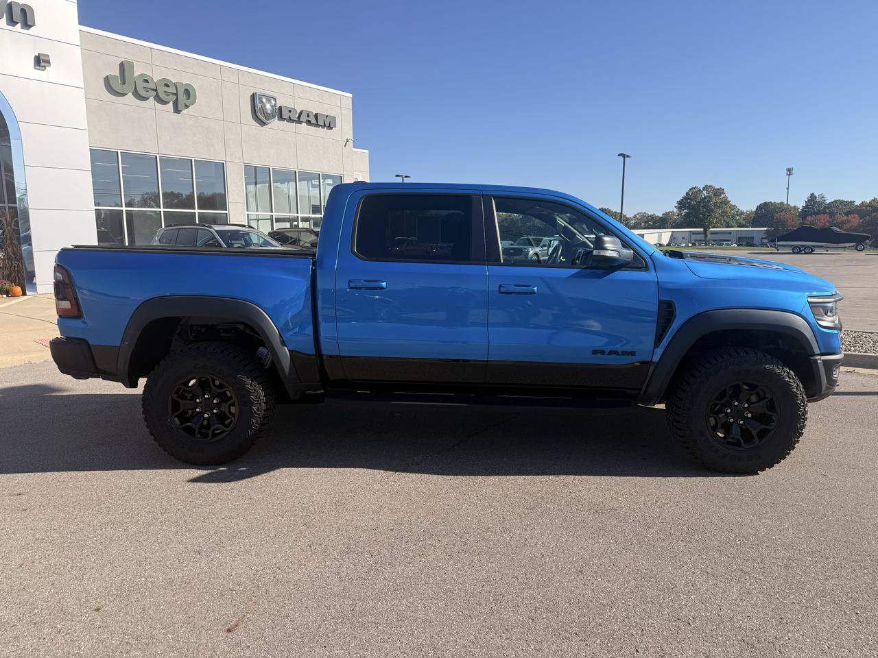 Used 2022 RAM 1500 TRX w/ TRX Level 1 Equipment Group AWD/4WD image 2