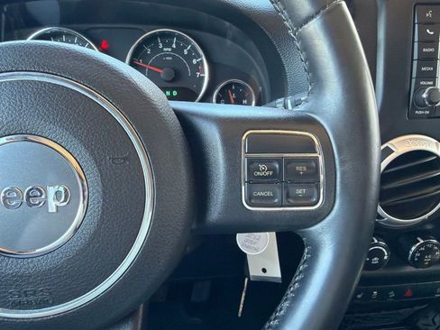 Used 2012 Jeep Wrangler Unlimited Rubicon w/ Connectivity Group AWD/4WD image 13