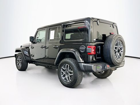 Used 2025 Jeep Wrangler Sahara image 5