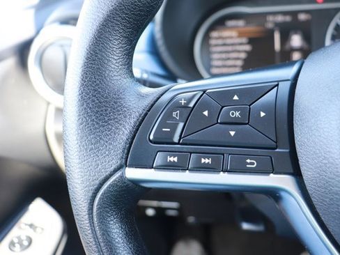 Used 2025 Nissan Versa SV image 18