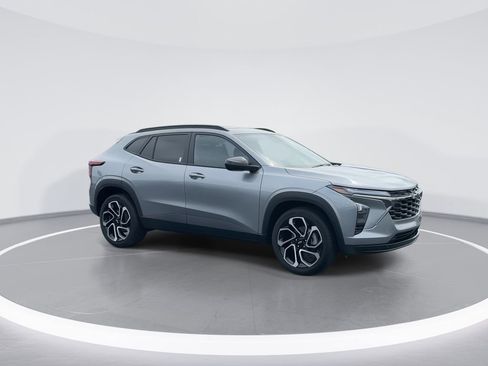 New 2026 Chevrolet Trax RS FWD image 2