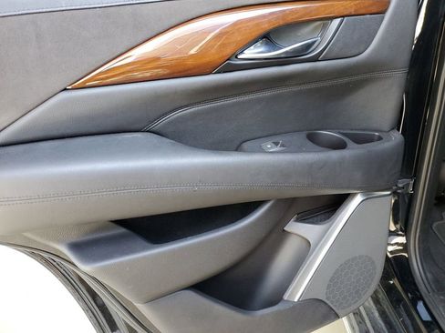 Used 2019 Cadillac Escalade Luxury RWD image 16
