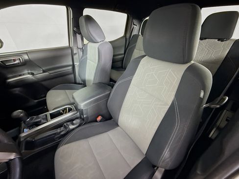 Used 2022 Toyota Tacoma TRD Off-Road w/ Technology Package image 24