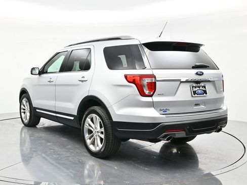 Used 2018 Ford Explorer XLT w/ Equipment Group 202A AWD/4WD image 7