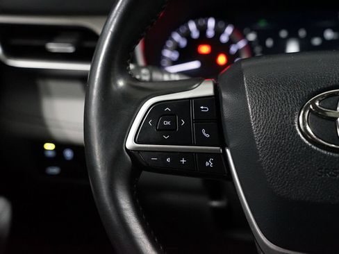 Used 2023 Toyota Highlander XLE image 14