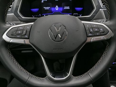 Certified 2023 Volkswagen Tiguan SE image 37