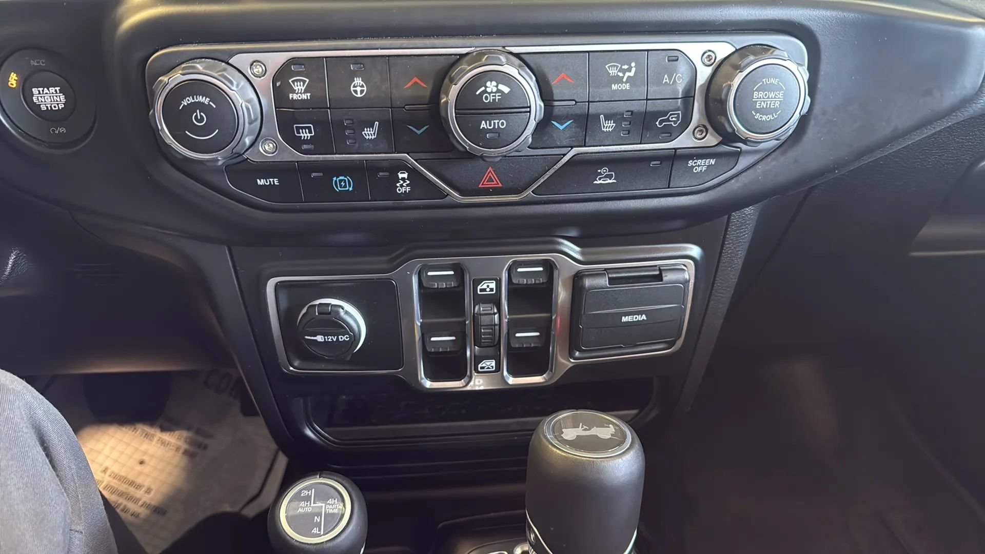 Used 2023 Jeep Wrangler Unlimited Sahara w/ Cold Weather Group AWD/4WD image 29