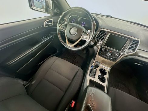 Used 2017 Jeep Grand Cherokee Laredo w/ Quick Order Package 23E image 9