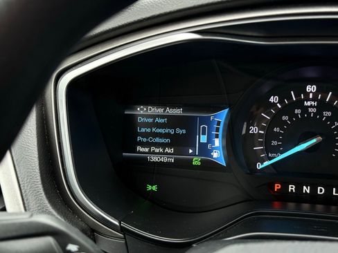 Used 2019 Ford Fusion SE FWD image 28