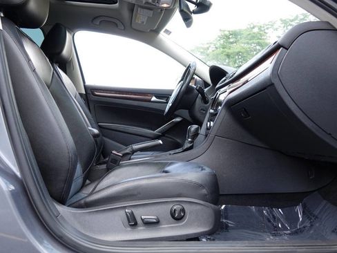 Used 2013 Volkswagen Passat TDI SEL Premium image 62