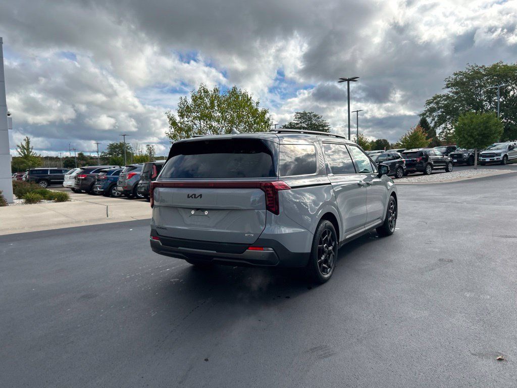 Certified 2025 Kia Carnival SX Prestige FWD image 6