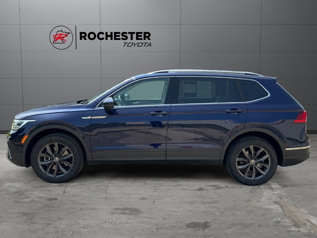 Used 2022 Volkswagen Tiguan SE AWD/4WD image 2