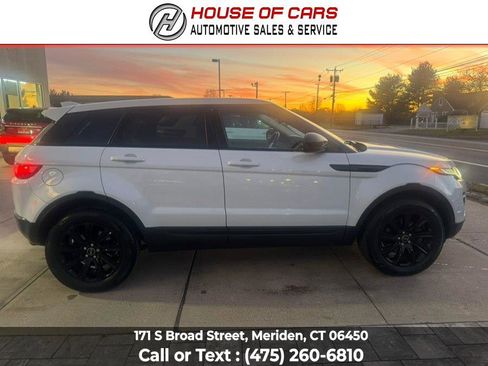 Used 2017 Land Rover Range Rover Evoque SE Premium image 4