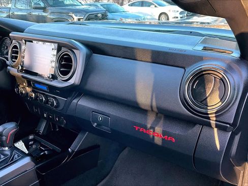 Used 2023 Toyota Tacoma TRD Off-Road image 17